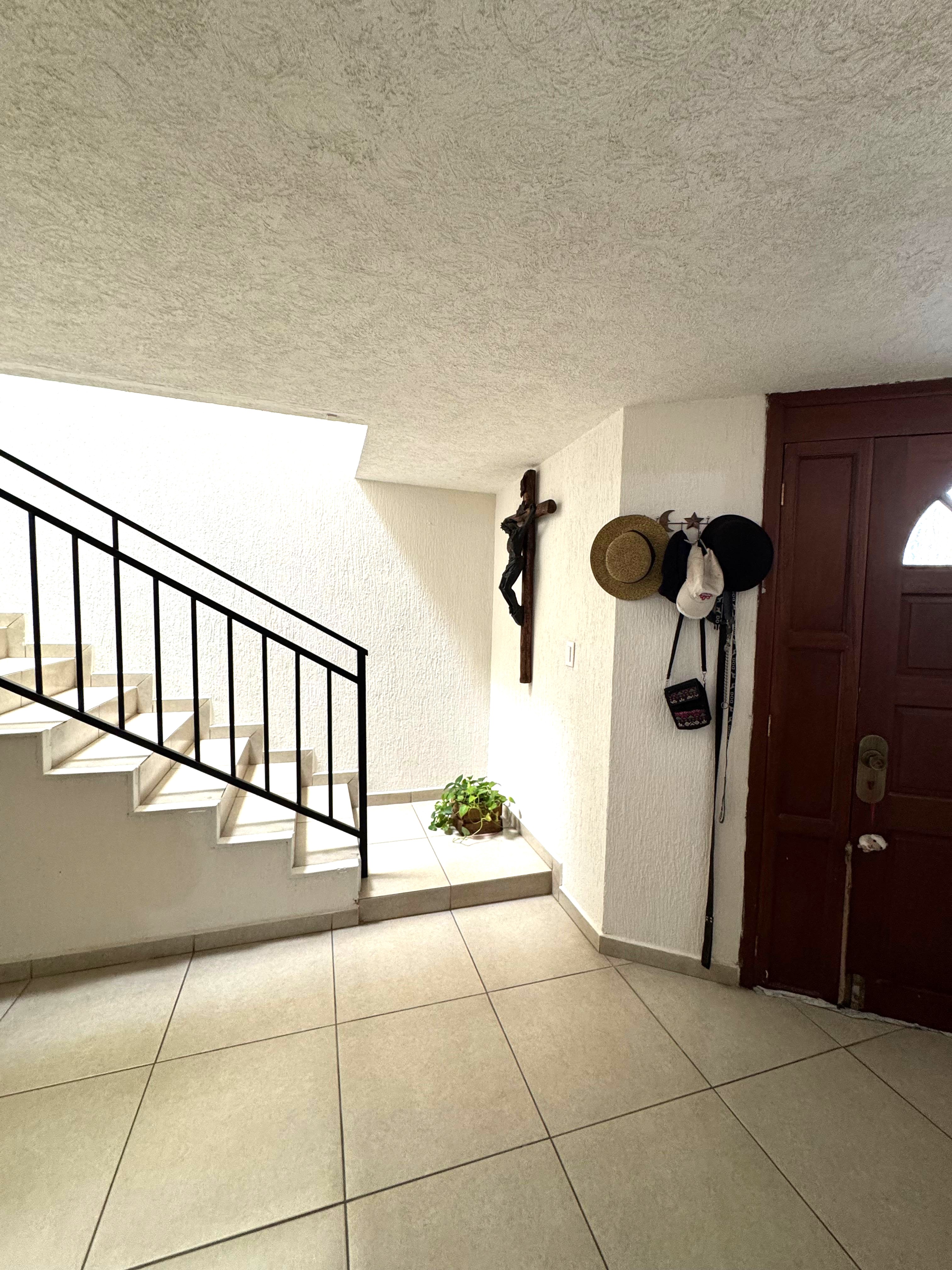 CASA EN VENTA EN PRIVADO CON ALBERCA EN LE�N GTO ZONA NORTE